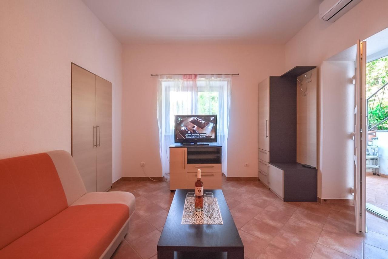 Apartmani Nina Rovinj Exterior photo