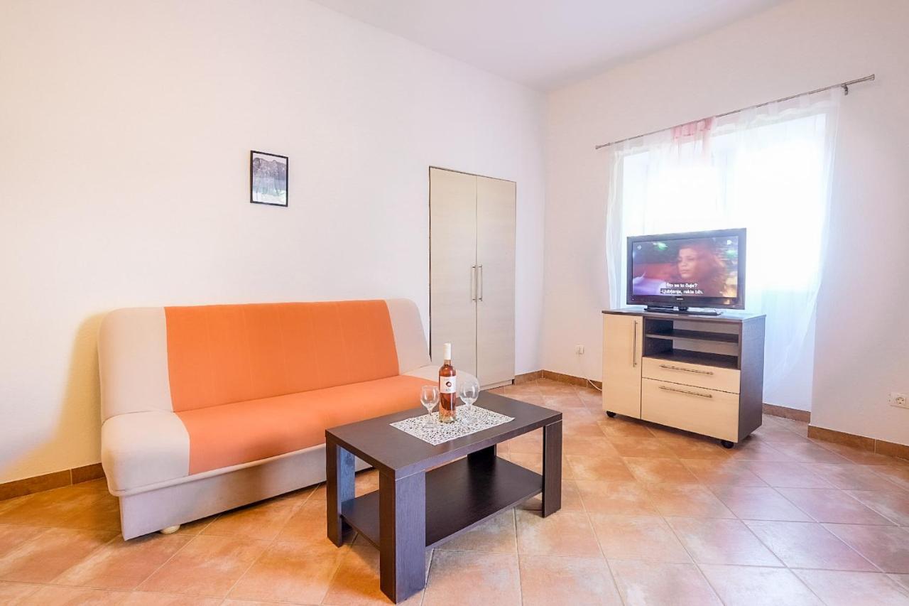 Apartmani Nina Rovinj Exterior photo