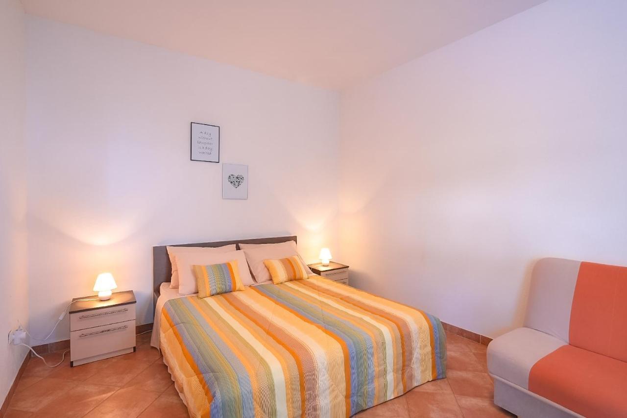 Apartmani Nina Rovinj Exterior photo