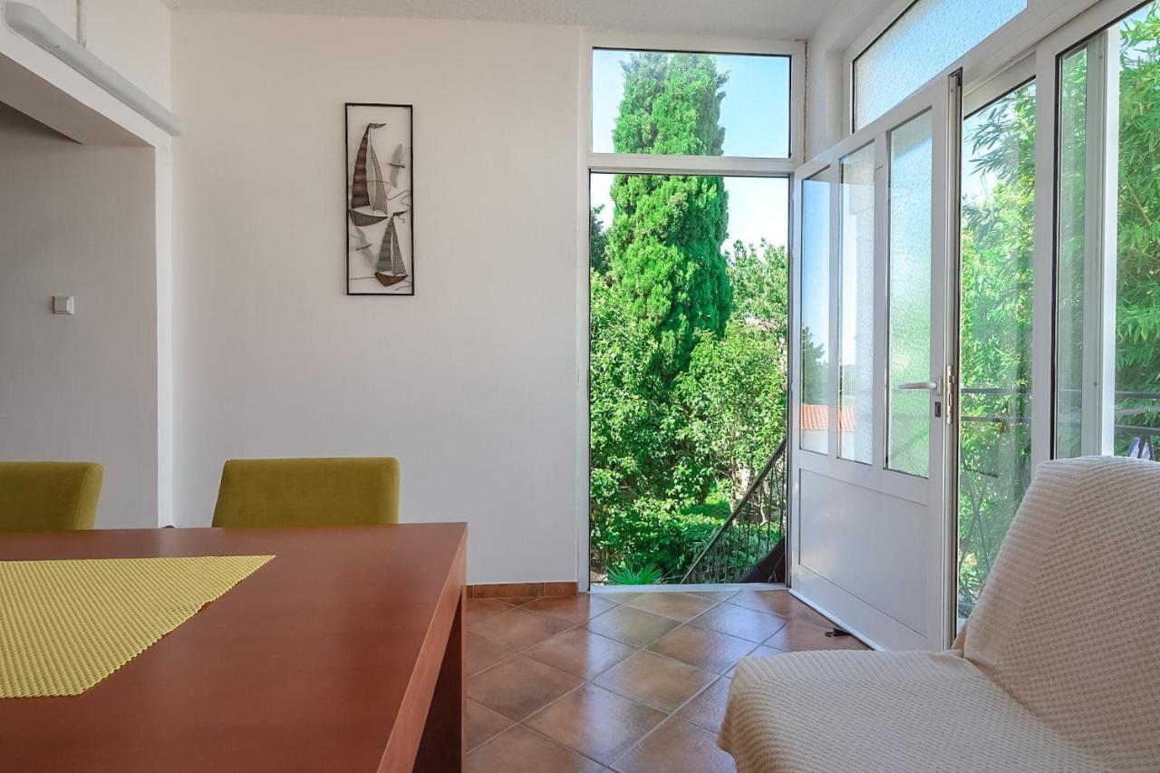 Apartmani Nina Rovinj Exterior photo