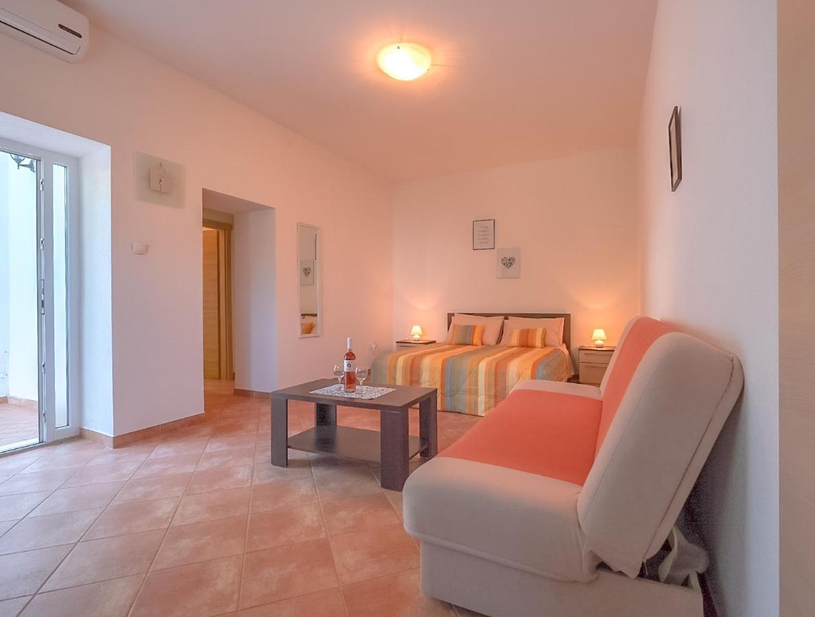 Apartmani Nina Rovinj Exterior photo